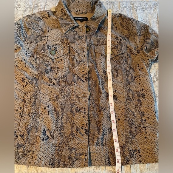 NWT Prosperity Jolene Tan/Black Faux Snake Skin Stretch Denim Jacket Medium - Picture 10 of 10